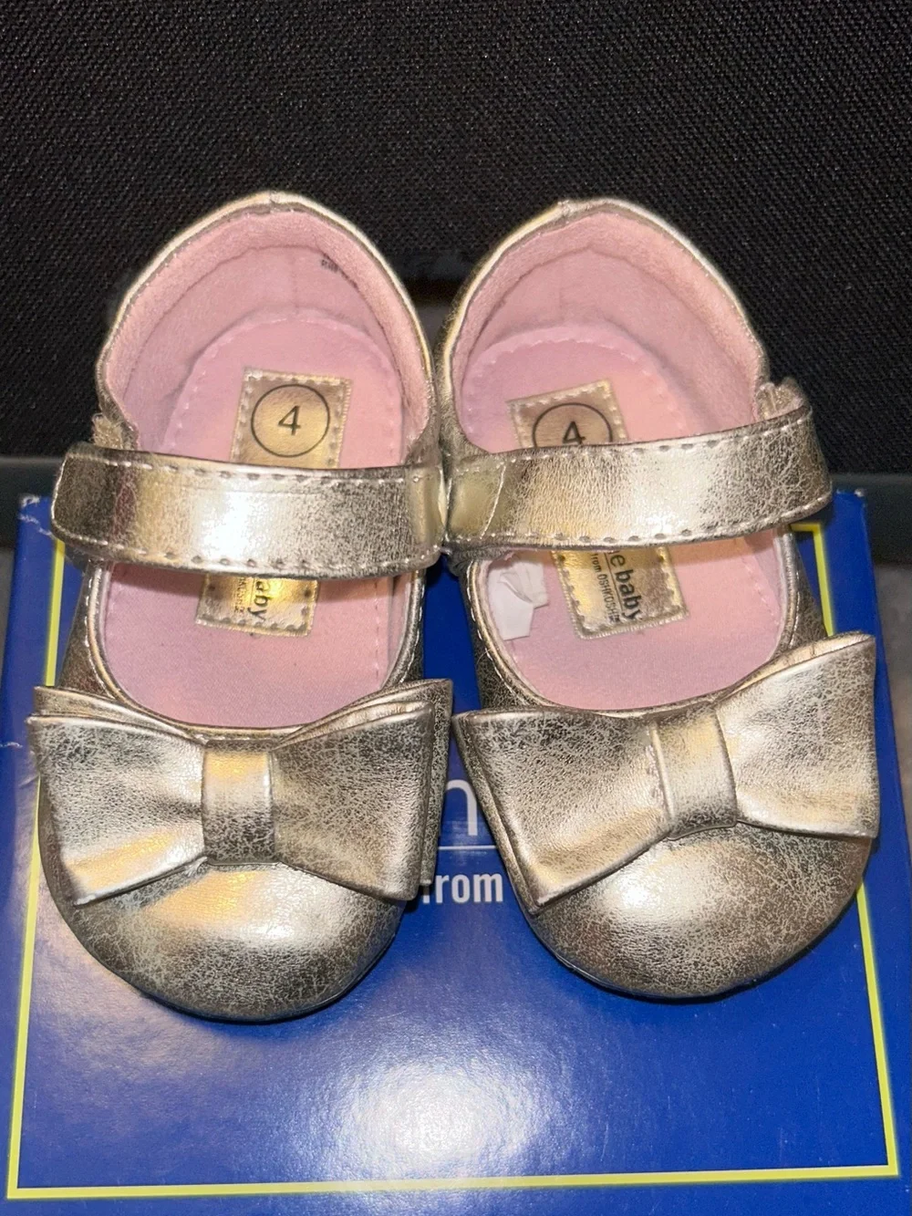 OshKosh B'gosh Metallic Gold Bow Mary Janes with Pink Lining
